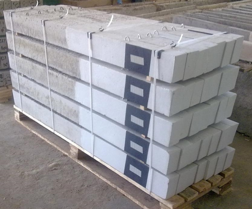 Бетонный столбик 100x100 мм, длина 2.1 м, вес 35 кг